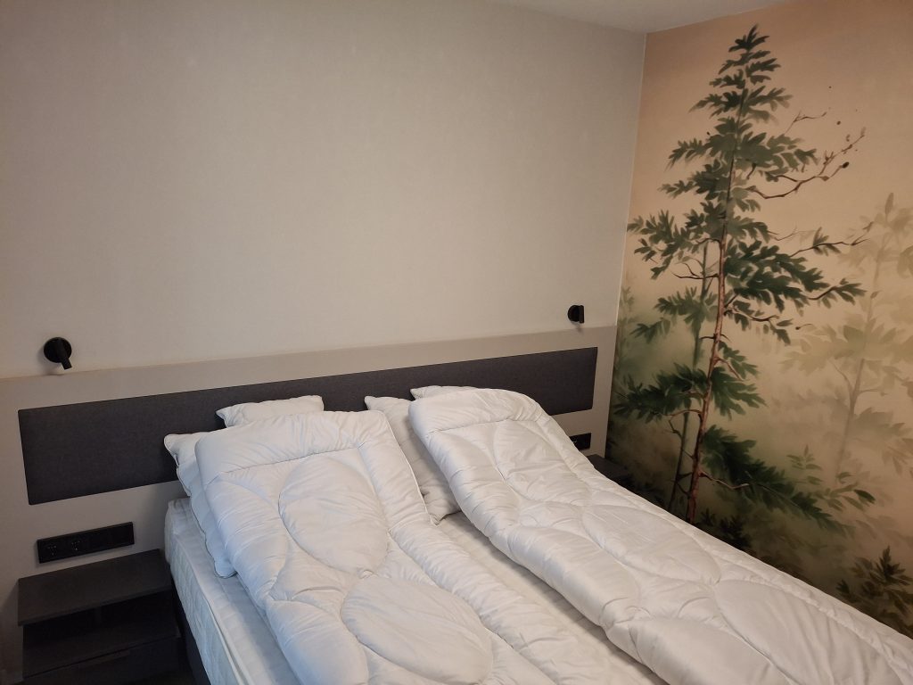 Hálószoba franciaággyal a négyszemélyes apartmanban