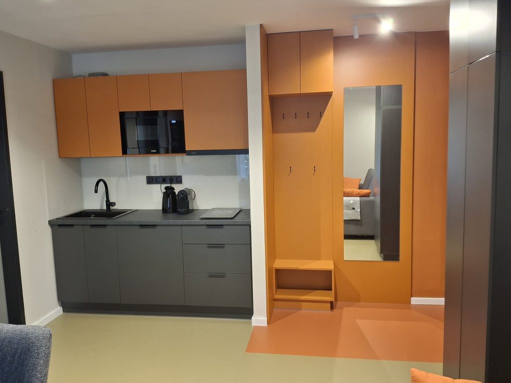 Előszoba a konyharésszel a négyszemélyes apartmanban