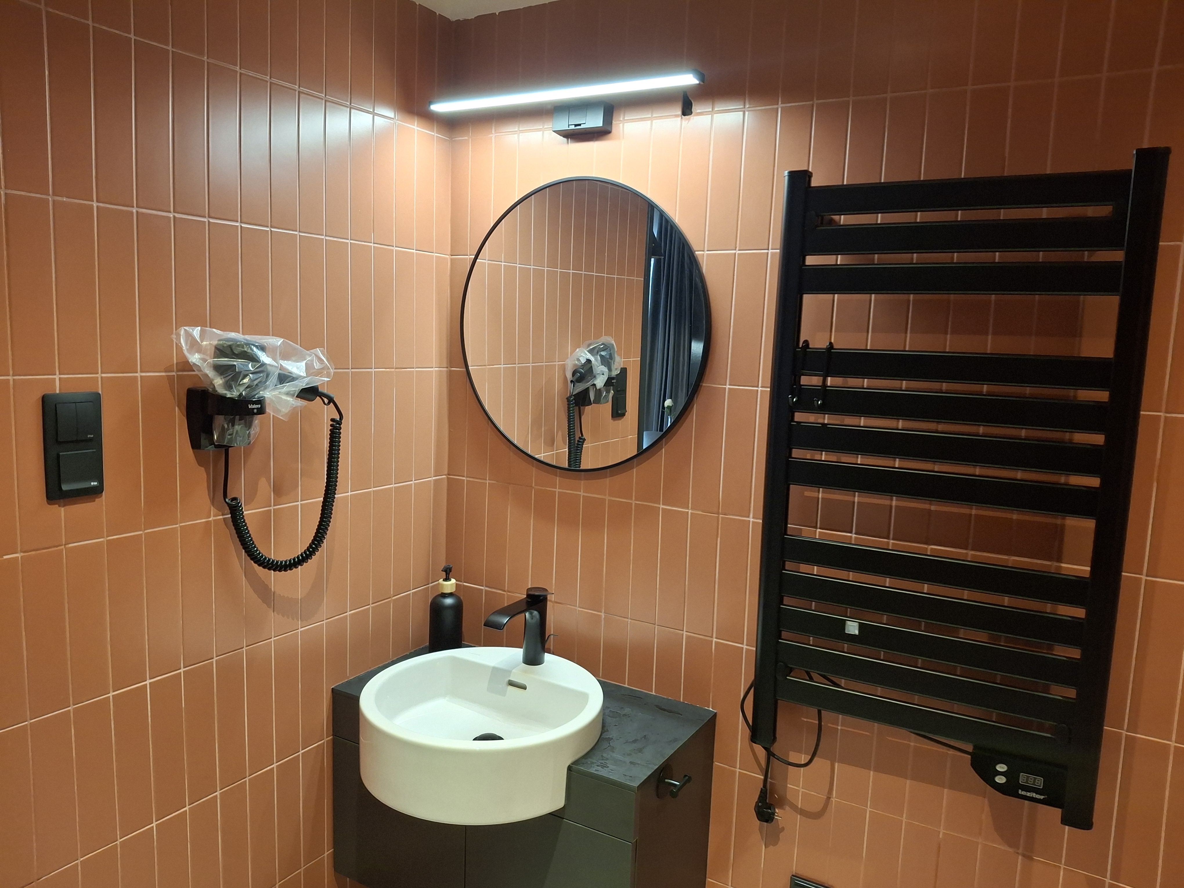 Zuhanyzós fürdőszoba a négyszemélyes apartmanban
